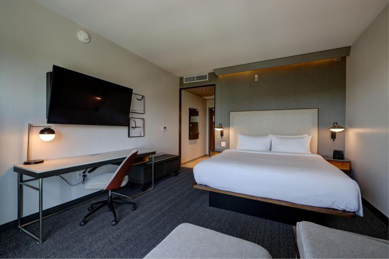 Courtyard By Marriott Iowa City University Heights Exterior foto